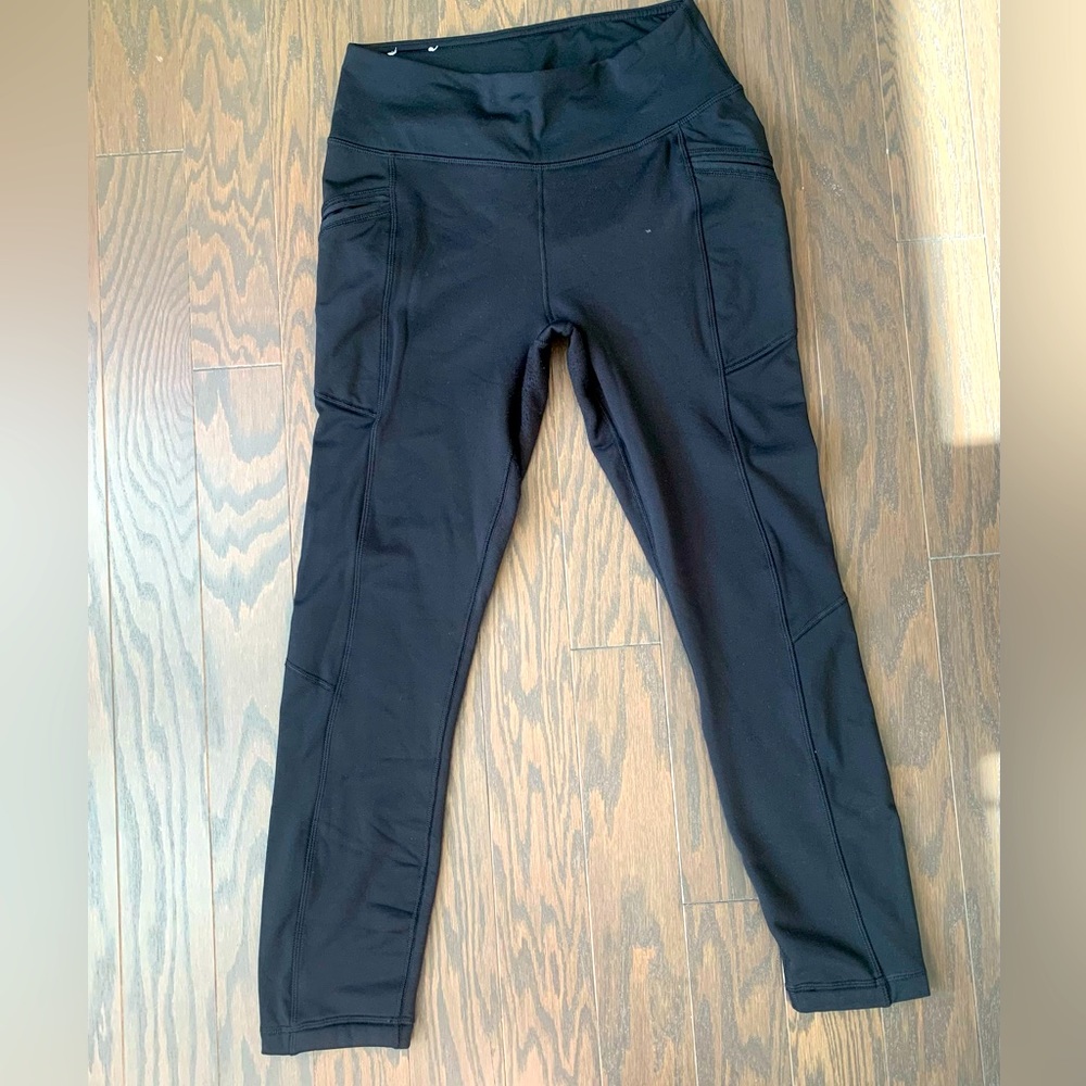 Women’s active leggings. Stretch leggings. Size L in black color